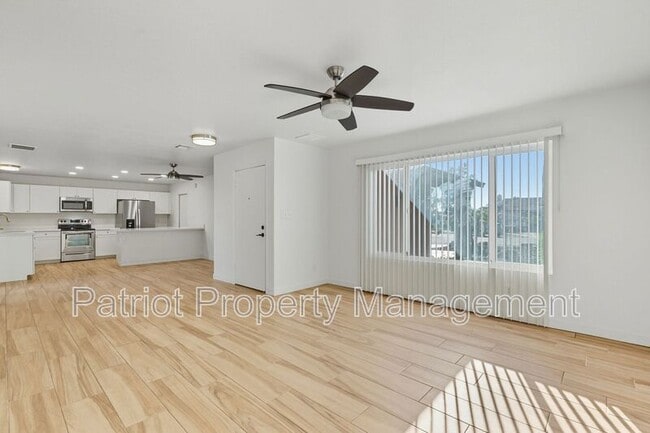 Photo - 821 N 87th Pl