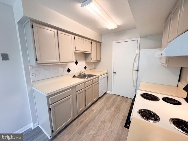 Photo - 2501 McVeary Ct Unit 11