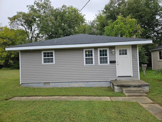 Building Photo - 1343 Hinton St