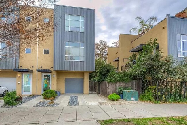 Photo - 1412 C St Townhome