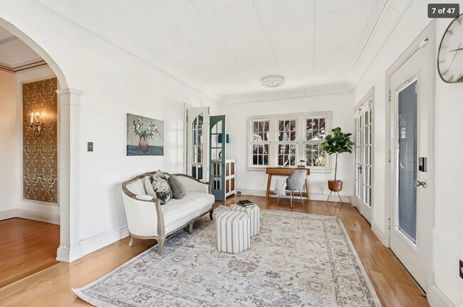Photo - 1280 Laird Ave S