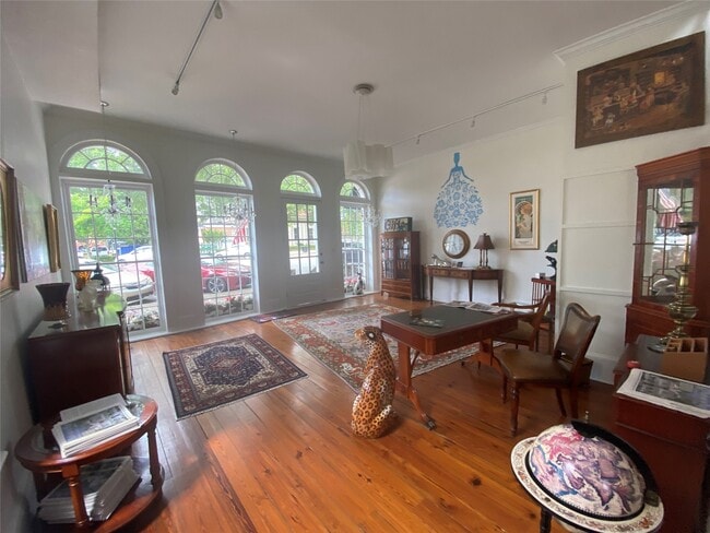 Photo - 131 E Jefferson St