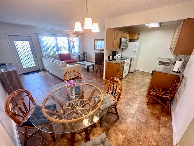 Photo - 4032 Swansea Crescent Unit 4032