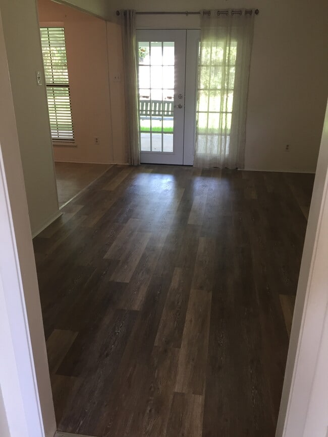 Photo - 1609 Maria St