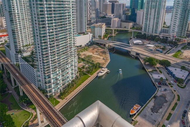 Building Photo - 690 SW 1st Ct Unit PHII04 Rental