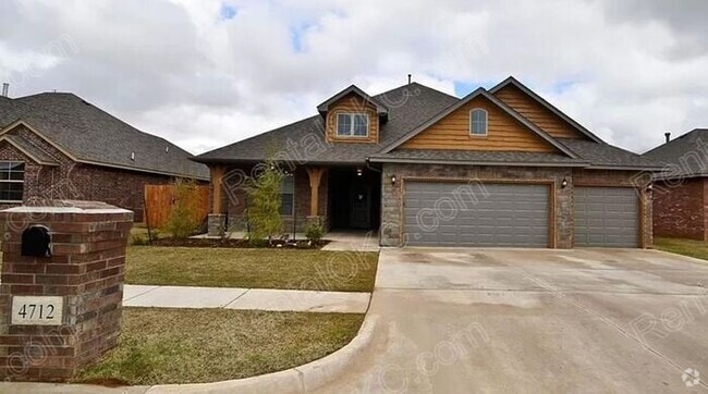 Building Photo - Super 4 bed 2 bath on the Southwest side. Rental