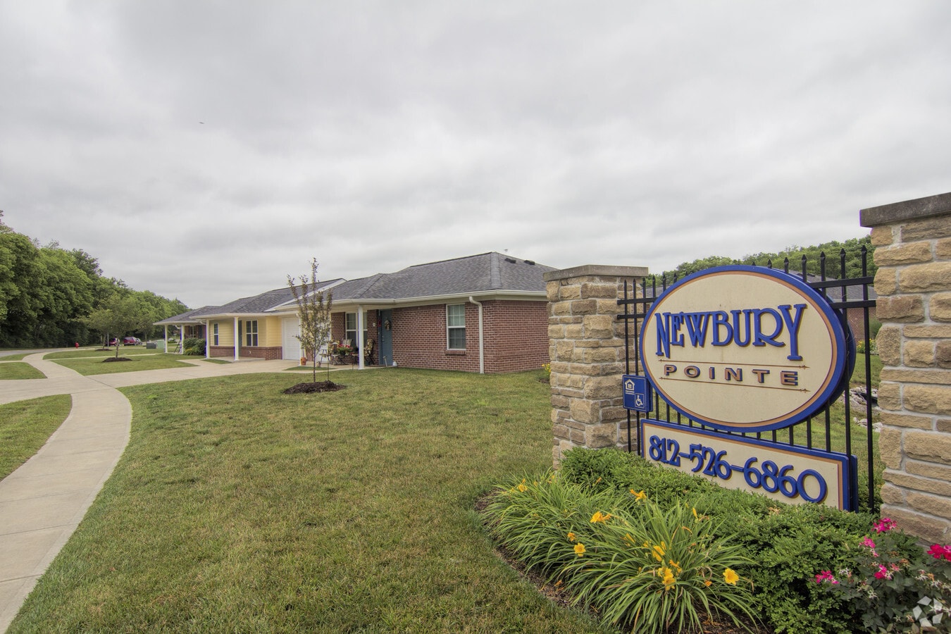 Newbury Pointe - Newbury Pointe Apartments