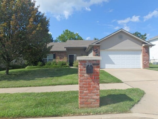 Building Photo - Nice 3 Bed 2 Bath House In Bearfield Meadows!