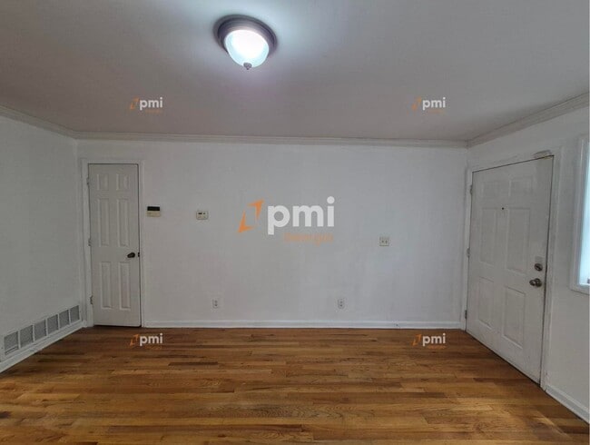 Photo - 3206 Mathieson Dr NE