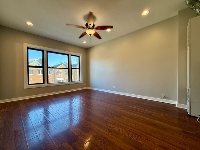 3728 S Parnell Ave Unidad 2F