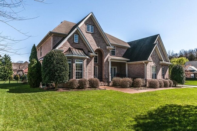 Building Photo - 4 Bed, 3.5 Bath Home w/  3 Car Garage in W...