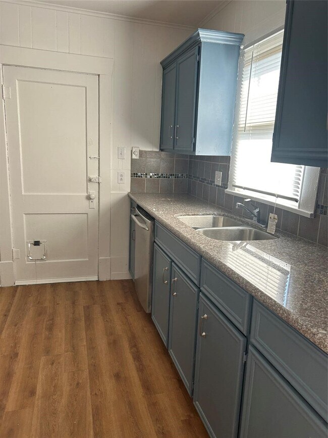 Photo - 2115 State St