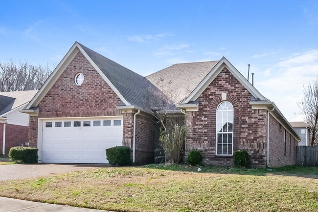 Photo - 1303 Chatman Way