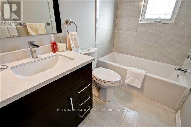 Photo - 21 Cartier Crescent