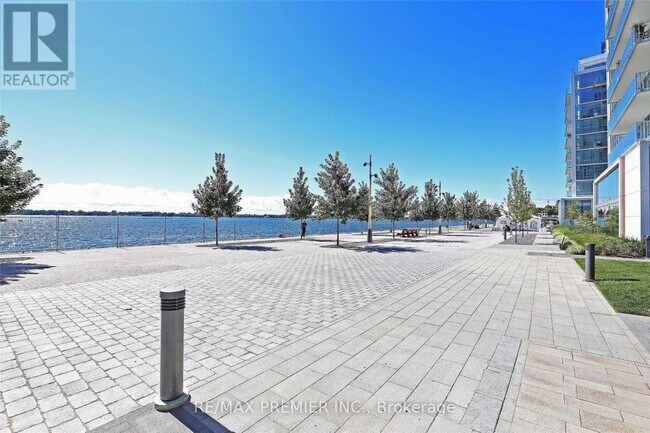 Photo - 15 Queens Quay E Unit 814