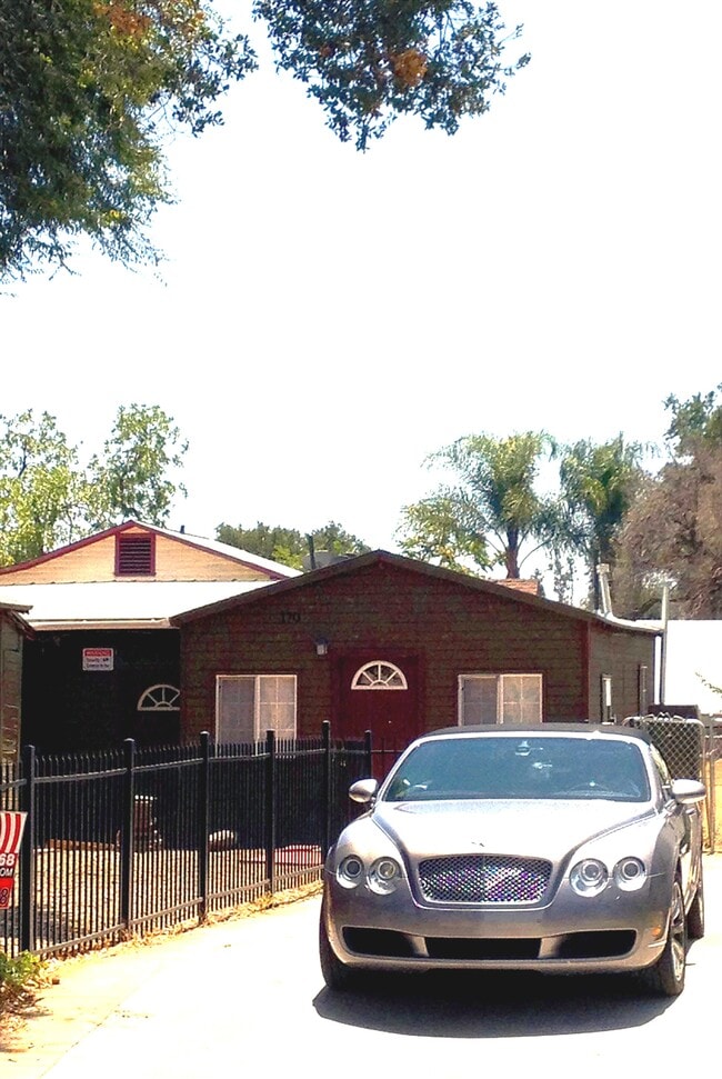 Building Photo - 170 E Claremont St