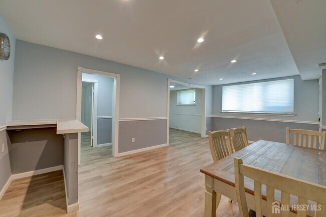 382 College Dr