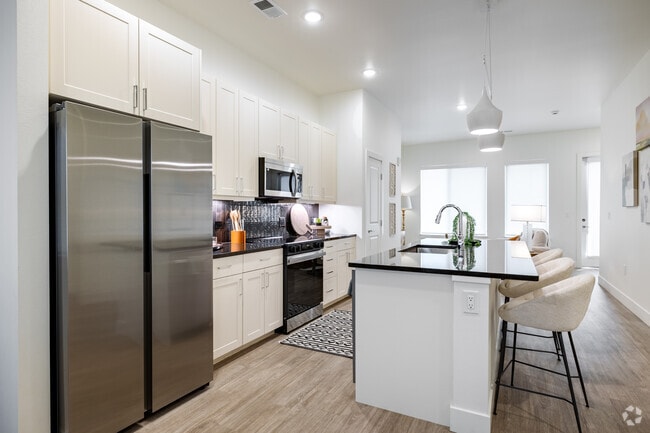 Building Photo - Contour