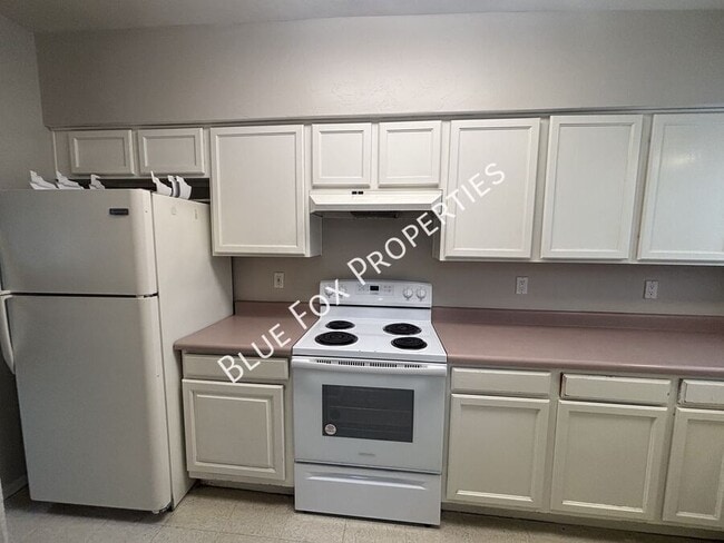 Photo - 110 W Delano St