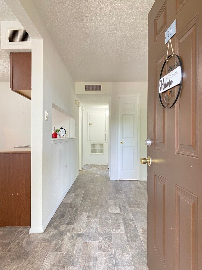 Photo - Normangee Apartments