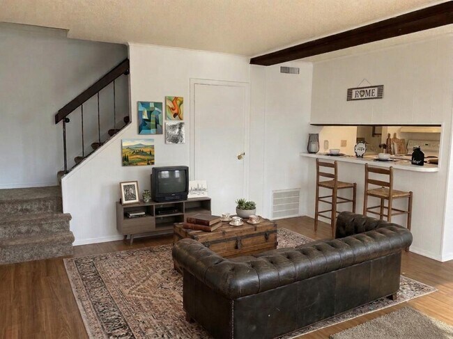 Photo - 930 Briar Manor
