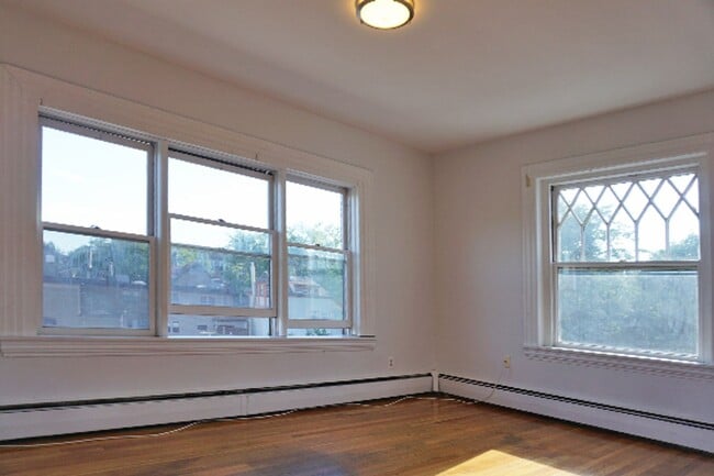 Photo - 9/1 No Fee! Sunny 4BR/1BA right in Porter Sq!