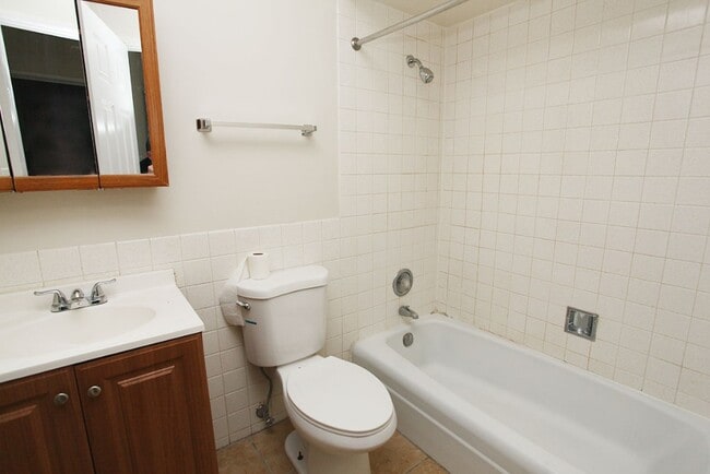 Photo - 5851 N Winthrop Ave Unit 203