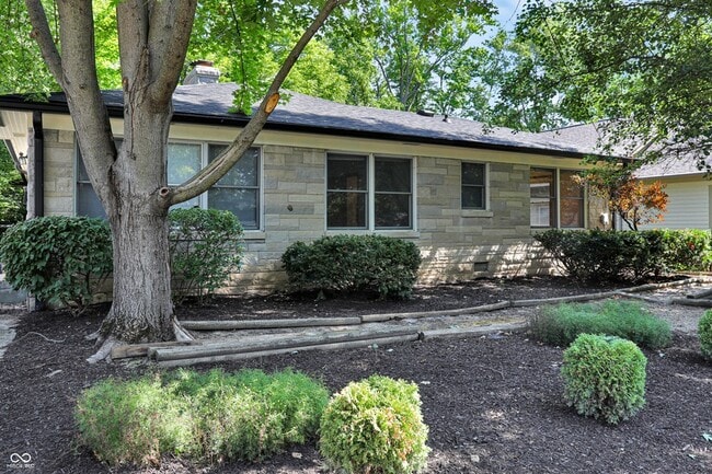 Photo - 760 W Pine St
