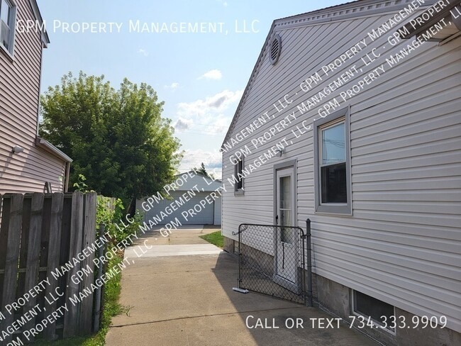 Photo - 14727 Mulberry St