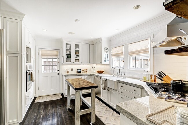 Photo - 2829 Sunset Blvd