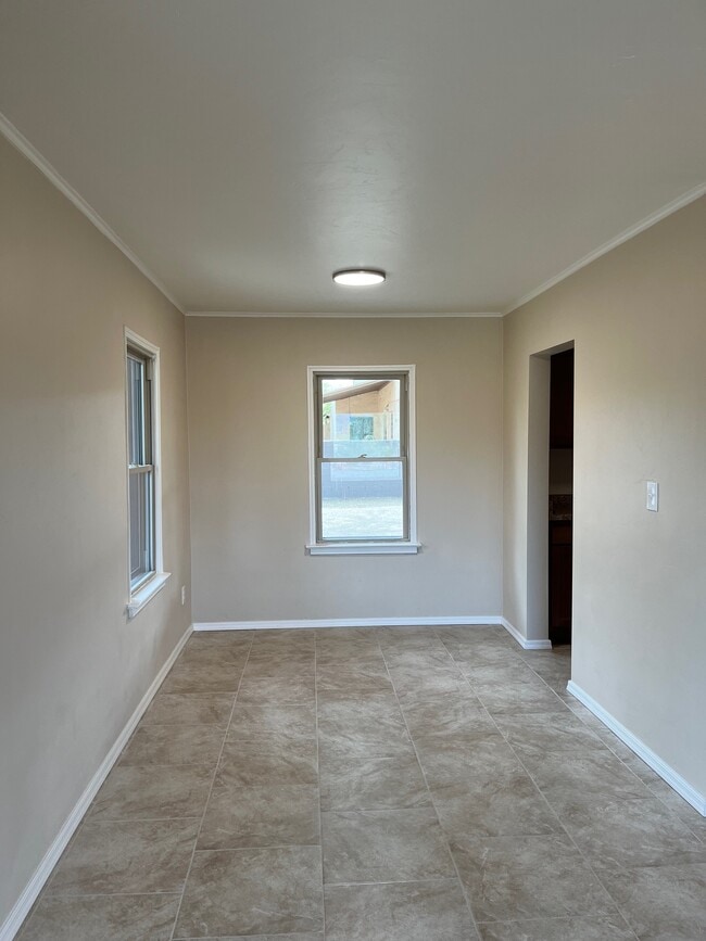 Photo - 3702 E Seneca St