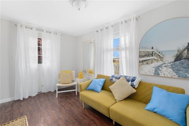 Photo - 66 Knowlesway, Upper unit