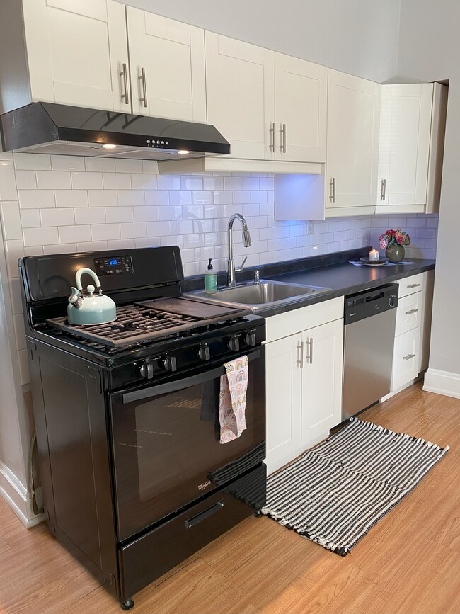 kitchen - 2730 pleasant Ave S