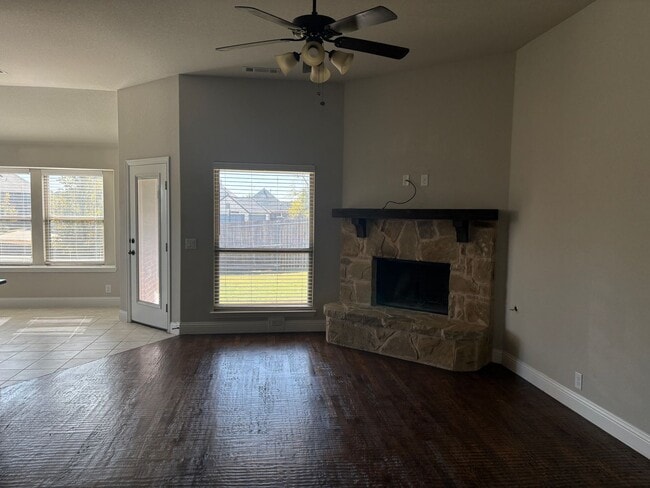 Photo - Beautiful 3/2/2 Minutes from Sherman's Tow...