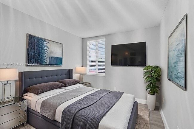 Photo - 1885 W 56th St Unidad 110