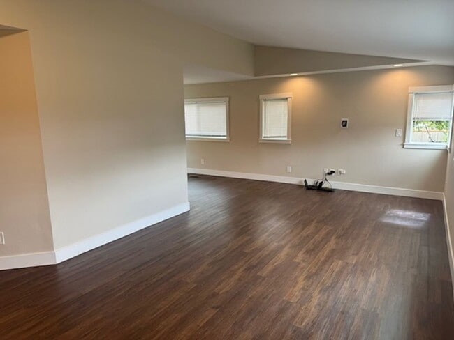 Photo - 3 Bedroom 2 bathroom House! Move in Special!