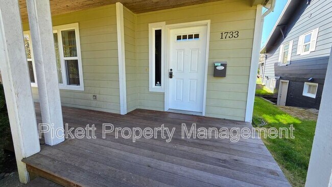 Photo - 1733 N Wycoff Ave