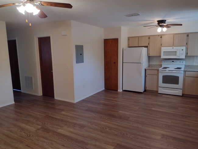 Building Photo - 7420 Pond Cir Unit 7420 Rental