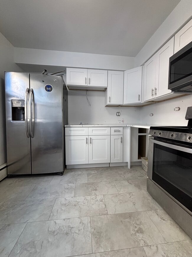 Building Photo - 5000 N Austin Ave Unit 1E