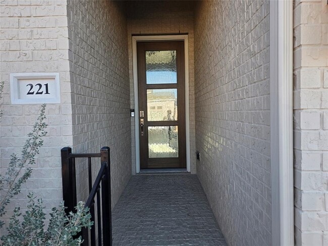 Photo - 221 Bauer Lp