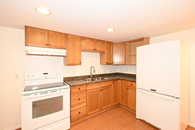 Building Photo - 2 bedroom in Prince George BC V2L 2L9