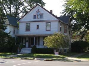 Exterior scheduled for facelift beginning this spring. - 1030 N Church St Apartamentos Unidad Lower