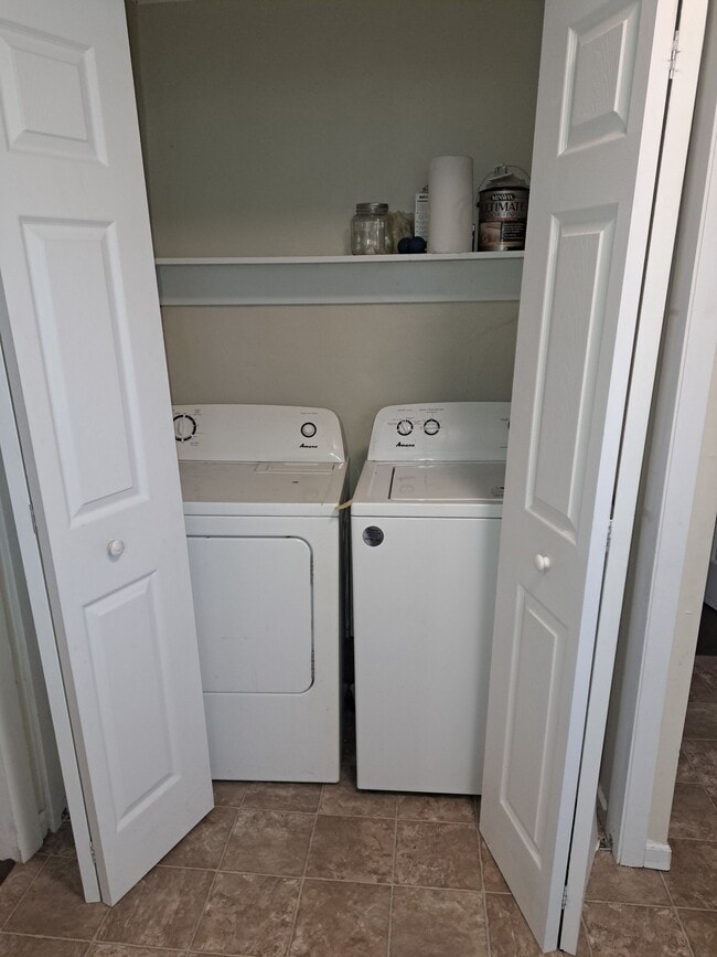 Photo - 307 W Hyde Park Ave