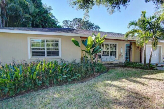 7609 Senrab Dr