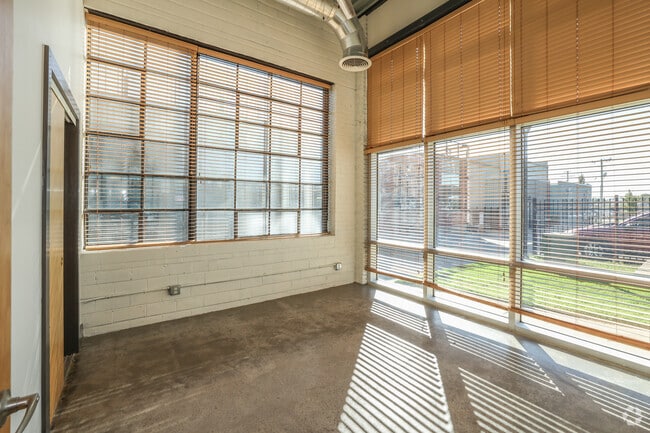 2 habitaciones, 2 baños, 842 pies cuadrados, primer dormitorio - East End Village Lofts and Penthouses