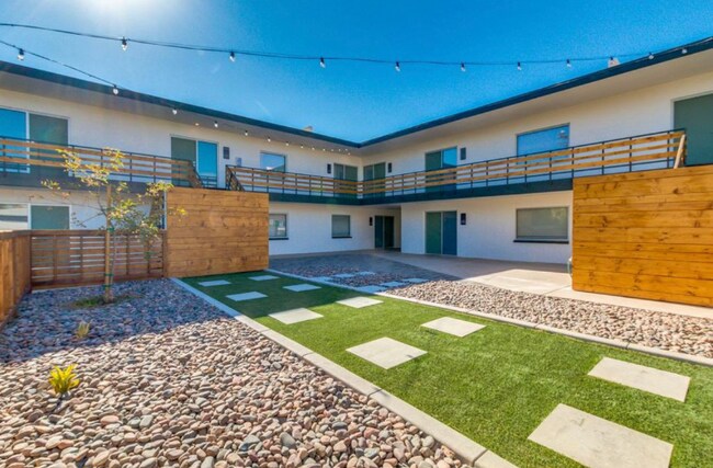 Photo - 813 E Marlette Ave Unit # 11