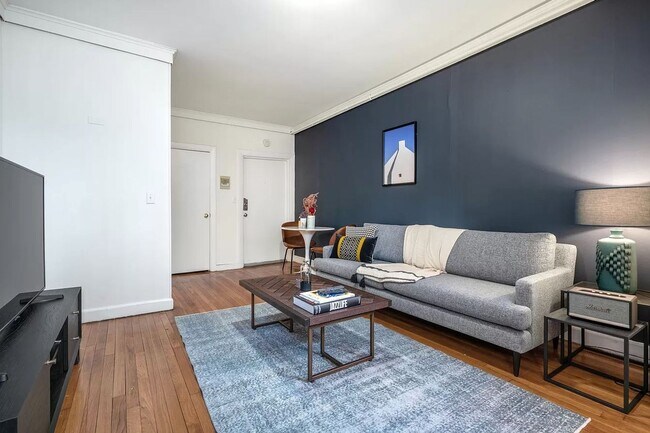 Photo - 542 Beacon St