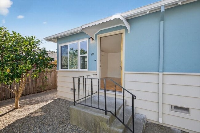Photo - $2,800 /Month Beautiful 1 Bed, 1 Bath Single Story Centrally located in Petaluma!