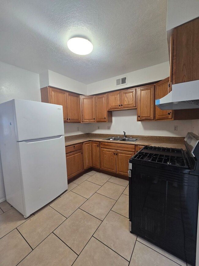 Photo - 2 bedroom unit near UNM