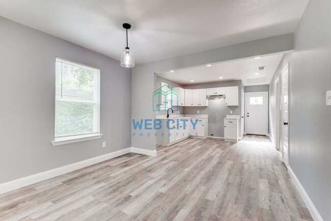 Photo - 9214 Metz Ave